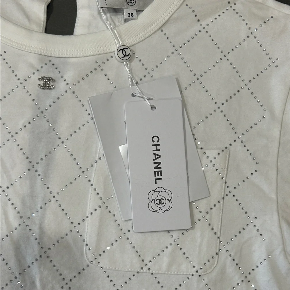 CHANEL White Rhinestone Diamond Pattern Top, size 38/8. NWT. LUXURY - Picture 2 of 10